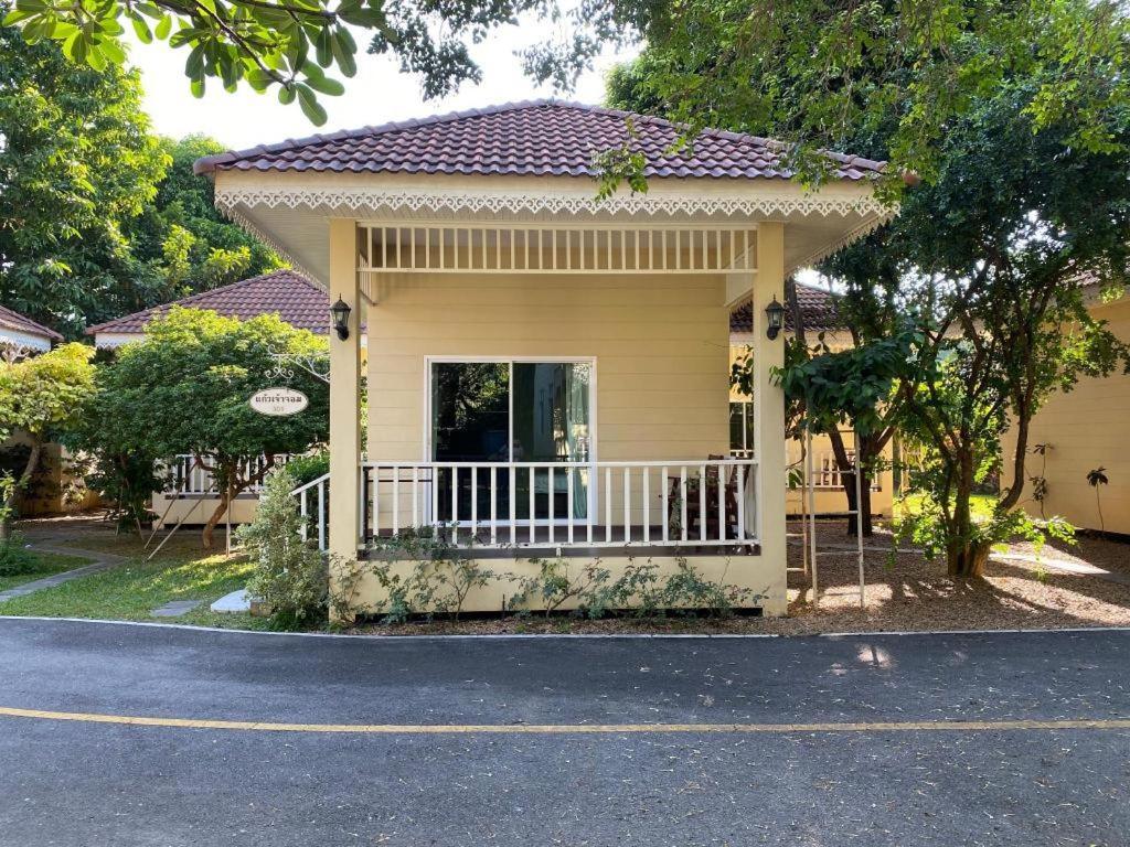 Ruen Maihom Riverside Cottage Kanchanaburi Extérieur photo