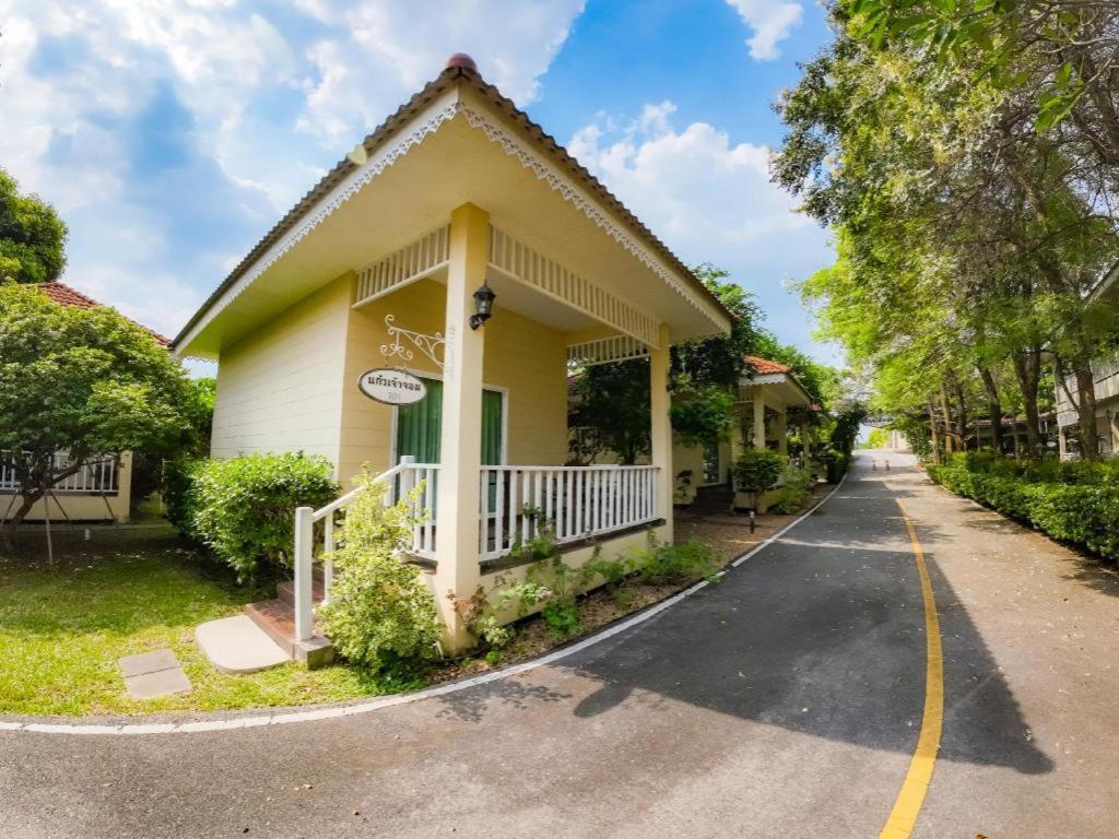 Ruen Maihom Riverside Cottage Kanchanaburi Extérieur photo